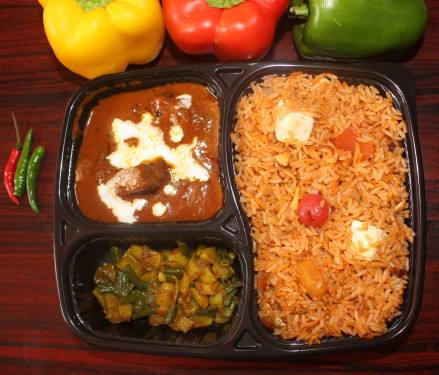 Kashmiri Pulao With Chicken Butter Masala