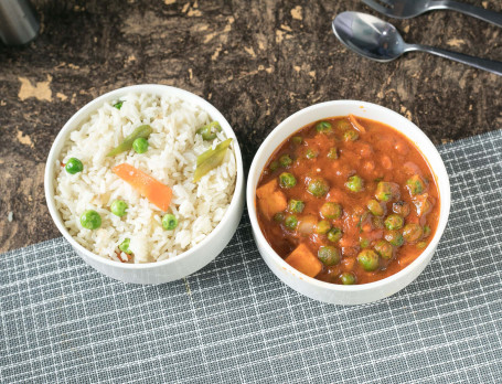 Pulao With Mattar Paneer Salad And Chutney