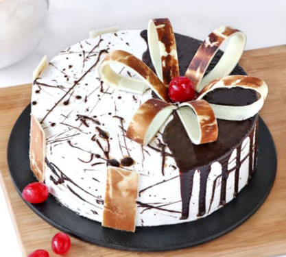 Choco Vanilla Desire Cake [1/2 Kg]