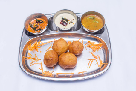 Mysore Bonda (Served With Chutney)