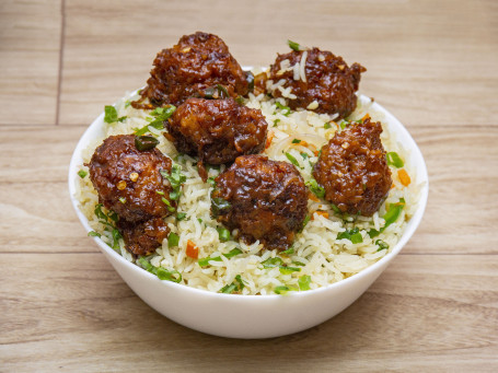 Veg Manchurian Fried Rice (Serves With Raita And Salan)