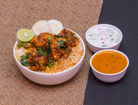 Chicken Boneless Biryani (Served With Raita And Salan)