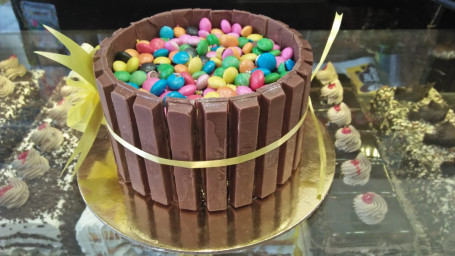 Kitkat With Gems Cake 500 Gm