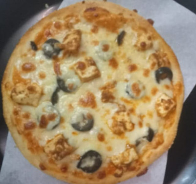 Tandoori Paneer Olives Pizza