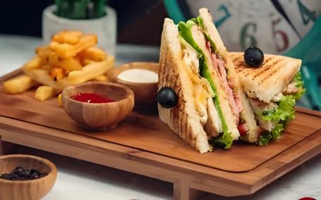 Classic Club Sandwich Veg