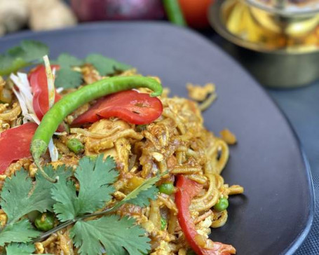 Chicken Noodles Served With Sweet Chilli Sauce