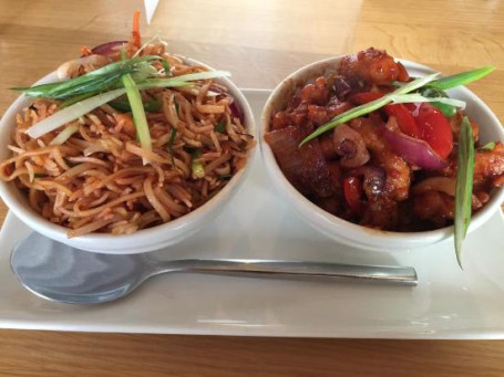 Chilli Chicken With Hakka Noodles Combo