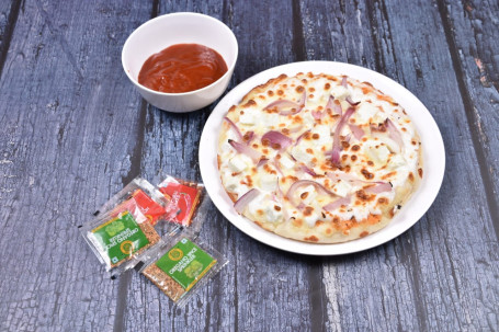 Paneer Onion Pizza(Served With Seasoning And Sauces)