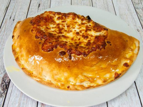 Da Vincia Pizza's Calzone