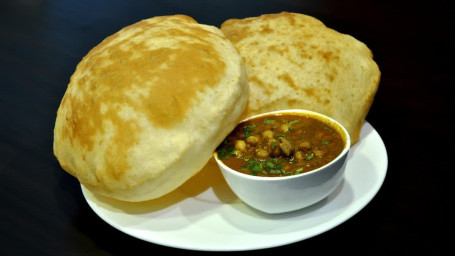 Aloo Mattar Sabzi With 5 Poori