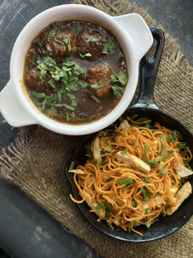 Half Veg Manchurian Gravy Half Paneer Noodles