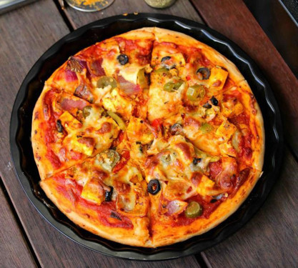 Large Deluxe Tikka Pizza