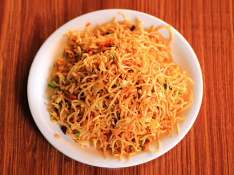 Veg Noodles (Served With Sauce And Dips)
