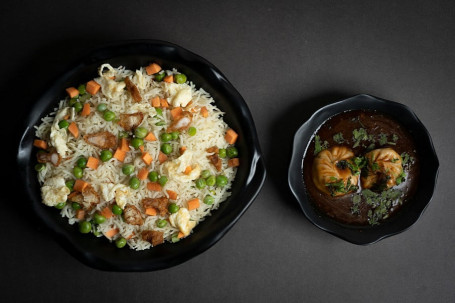 Momos Manchurian Gravy With Chicken Fried Rice