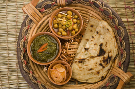 Palak Paneer Chole 4 Tawa Roti