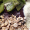 Açaí 300ml com kiwi, leite condensado, leite em pó e granola .