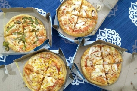 4 Veg Double Pizza