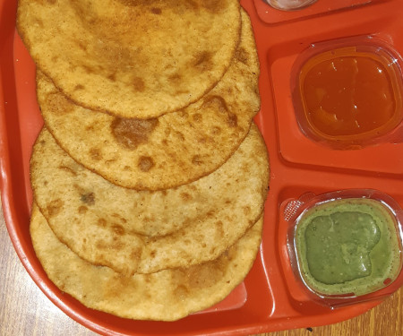 4 Aloo Kachori With Pickle