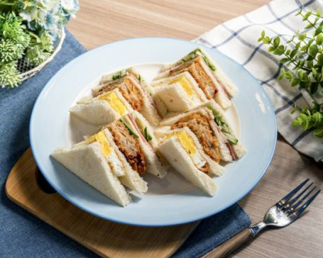 Cuì Pí Jī Tuǐ Zǒng Huì Knuspriges Chicken Drumstick Club Sandwich