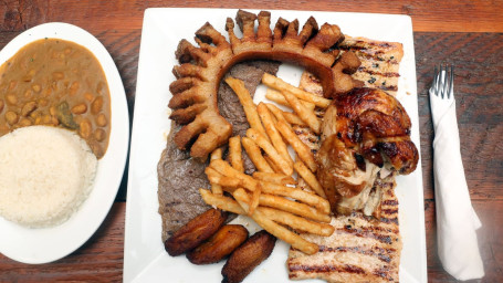 23. Bandeja La Pollera/ La Pollera Special Platter