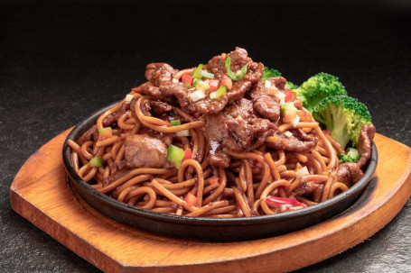 Honey Pepper Beef Noodles On Sizzling Plate