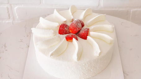 6 Whole Strawberry Cake(Single Fruit Layer)