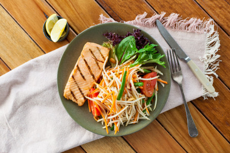 Grilled Salmon With Papaya Salad