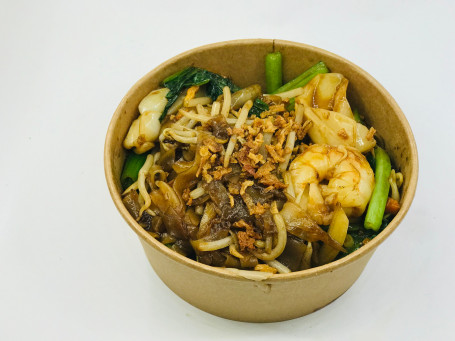 Stir Fried Fresh Flat Noodle With Sea Food (Prawn And Squid)