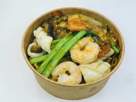 Crispy Fried Noodles With Sea Food (Prawn And Squid)