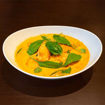 Rotes Thai-Curry Mit Lachsfilet