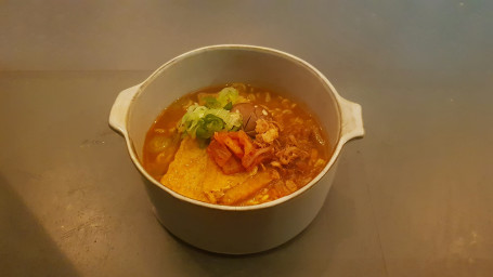 Ramyun (Korean Noodle) With Kimchi