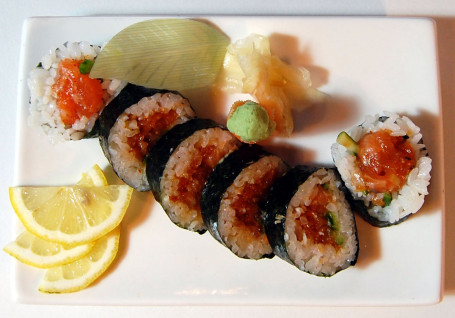 Salmon Tartar Futomaki Roll