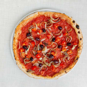 Vegane Bio-Pizza Cipolla-Olive E Pomodori Freschi