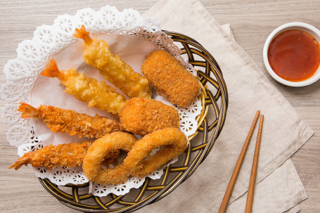 Sushi And Tempura Special Seafood Basket