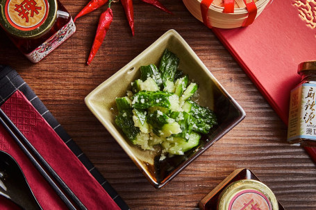 Crushed Cucumber With Garlic Shǒu Pāi Suàn Xiāng Xiǎo Huáng Guā