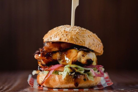 Freitags Glasierter Hähnchenburger Mit Pommes