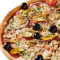 Romana Vegan Giardiniera Eine größere, dünne, knusprige Pizza (WAVe)