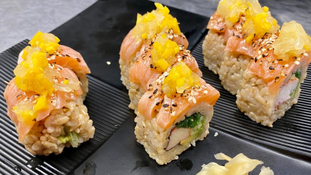 Hawaiian Salmon Maki* Inside Out)