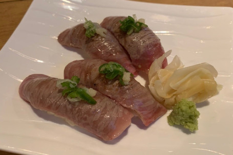 Yuē Běn Hé Niú Shòu Sī (4Jiàn Japanese Wagyu Sushi (4Pcs