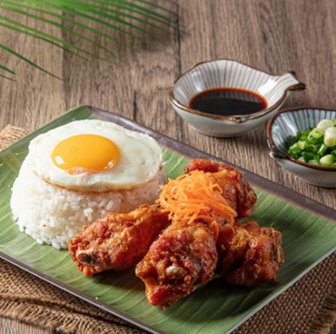 Jiān Dàn Xiāng Máo Jī Chuí Fàn Pèi Gǎn Lǎn Xiāng Cōng Yóu Rice With Lemongrass Chicken Drumette And Fried Egg