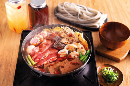 Má Là Shén Jǐn Niú Ròu Guō Spicy Assorted Hot Pot W/ Beef