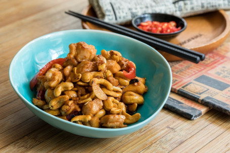 Gōng Bǎo Jī Dīng Pan Fried Chicken In Kung Pao Style