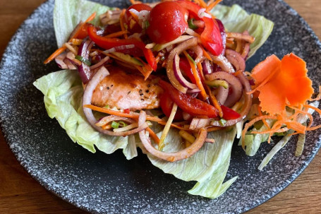 Grilled Salmon Salad (Medium Spicy)