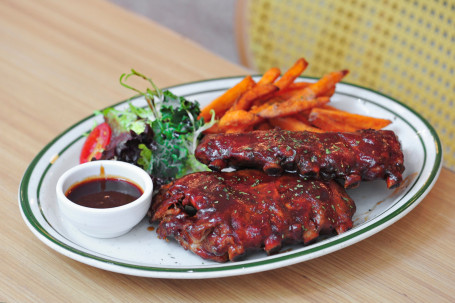 Shāo Kǎo Zhū Lē Gǔ Bàn Fān Shǔ Tiáo Jí Shā Lǜ Quán Fèn Barbecue Ribs With Sweet Potato Fries And Salad (Full 400G)