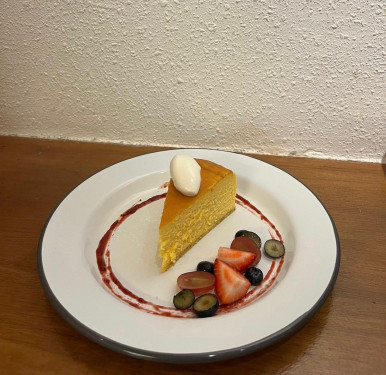 Hokkaido Soufflé Cheese Cake With Berries