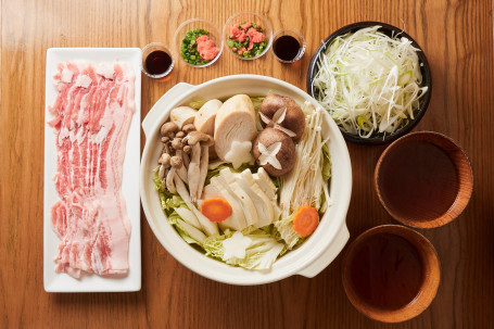 Chōng Shéng Xiàn Sān Yuán Tún Rì Běn Chū Zhī Huǒ Guō (6 Pax)/Okinawa Sangenbuta (Pork) Shabushabu (6 Pax)