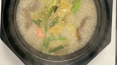 A5. Rice Noodle Soup With Braised Beef Shank Yī Pǐn Niú Ròu Mǐ Xiàn