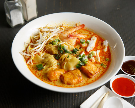 King Prawn, Chicken And Wonton Laksa