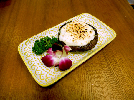 Bái Zhī Zhī Shì Yān Ròu Suì Kǎo Dà Mó Gū Kè Bbq Mushroom With Bacon In Cheese And Cream Sauce