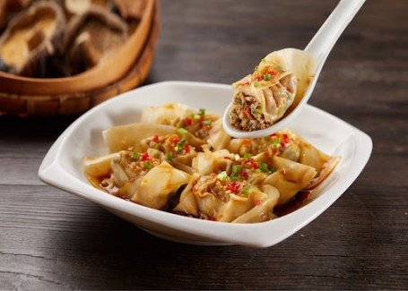 Hóng Yóu Chāo Shǒu Pork Dumpling In Hot Chilli Vignigrette